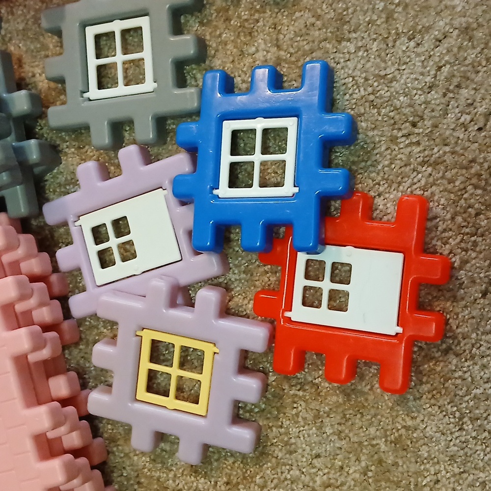 Vibrant Building Blocks Set with Windows - Picture 3 of 6